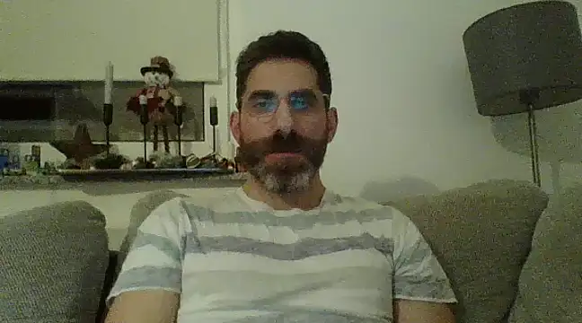 Snapshot of alcatraz009 chatting on December 23, 5:43 pm alcatraz009 online show from December 23, 5:43 pm