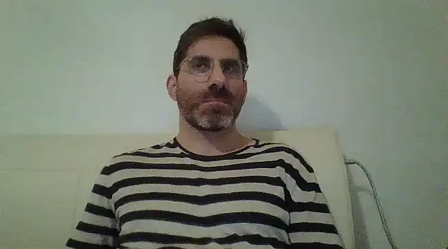Snapshot of alcatraz009 chatting on February 16, 9:38 pm alcatraz009 online show from February 16, 9:38 pm