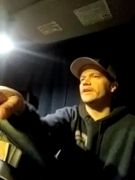 Snapshot of ChuckyyDee chatting on December 19, 11:07 am ChuckyyDee online show from December 19, 11:07 am