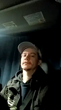 Snapshot of ChuckyyDee chatting on December 20, 9:32 am ChuckyyDee online show from December 20, 9:32 am