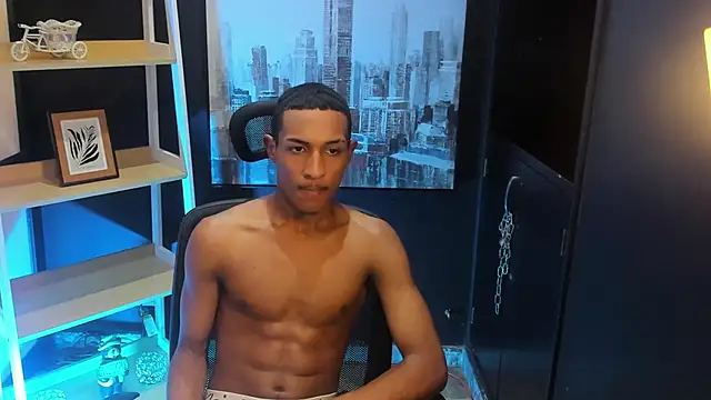 isaackCortes online show from December 30, 5:04 am