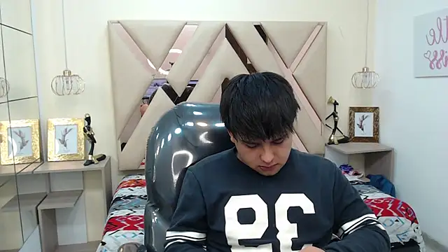 AndrewPherson online show from December 28, 12:47 pm