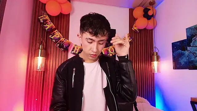 Noah Xitruxx online show from October 26, 2:46 am