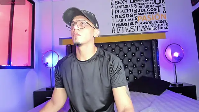 JoshMillerr  online show from March 3, 7:56 pm