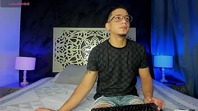 JoshMillerr  online show from January 18, 12:04 pm