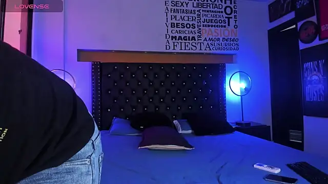 JoshMillerr  online show from January 28, 7:53 pm