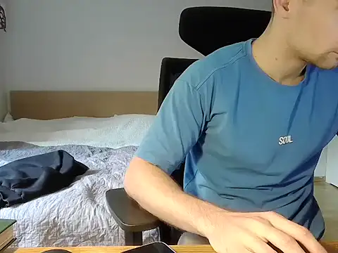 Snapshot of HotUkraine chatting on October 16, 8:44 am HotUkraine online show from October 16, 8:44 am