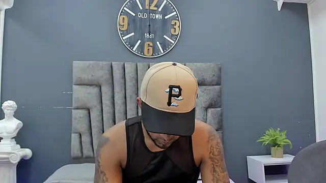 Robin Rief online show from April 12, 8:10 pm