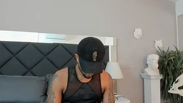 Robin Rief online show from November 18, 3:43 am