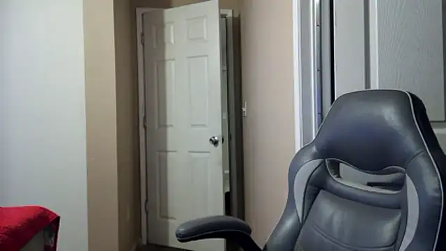 Huntzg23 online show from March 27, 6:50 am