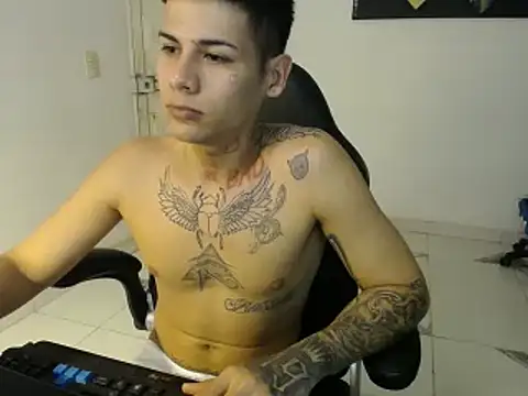 Clyde019 online show from February 17, 3:15 am