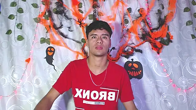 Snapshot of Andres_7676 chatting on October 25, 4:52 pm Andres 7676 online show from October 25, 4:52 pm