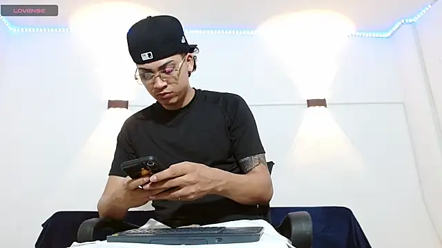 Br4ndxpimm online show from November 1, 7:51 pm