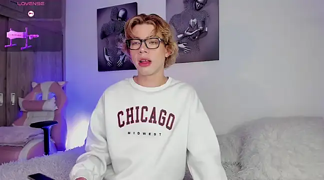 Henophiid online show from February 7, 10:50 am