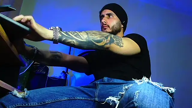 XanderCage99 online show from May 2, 9:06 pm