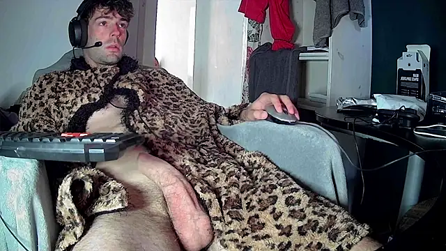 onesieboyx online show from July 9, 1:04 pm