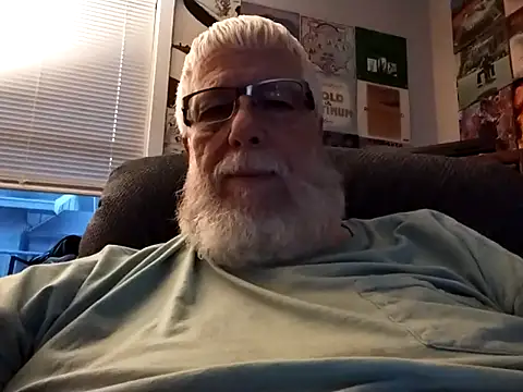 Snapshot of Buzzintx chatting on September 18, 12:12 am Buzzintx online show from September 18, 12:12 am