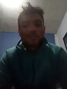 Snapshot of alezis4ee chatting on January 19, 6:31 am alezis4ee online show from January 19, 6:31 am
