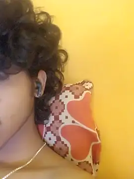 CosmicEmuu online show from March 15, 11:51 am