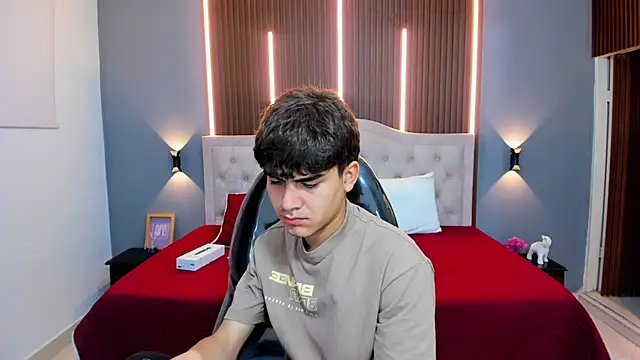 Tommy18   online show from October 25, 3:52 am