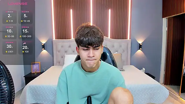 Snapshot of Tommy18__ chatting on September 14, 4:03 am Tommy18 online show from September 14, 4:03 am