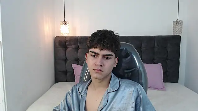 Snapshot of Tommy18__ chatting on January 9, 1:45 pm Tommy18 online show from January 9, 1:45 pm