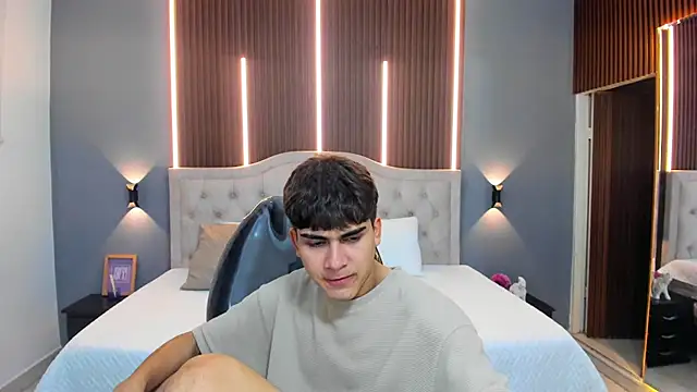 Tommy18   online show from November 11, 3:44 am