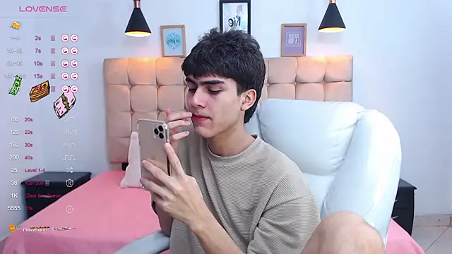 Snapshot of Tommy18__ chatting on January 28, 6:27 am Tommy18 online show from January 28, 6:27 am