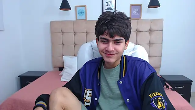 Snapshot of Tommy18__ chatting on February 7, 6:35 am Tommy18 online show from February 7, 6:35 am
