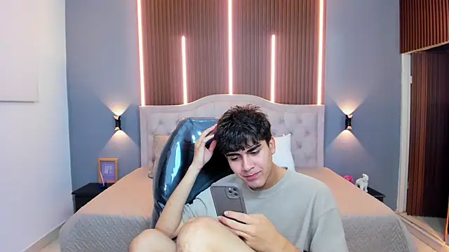 Tommy18   online show from November 29, 3:41 am