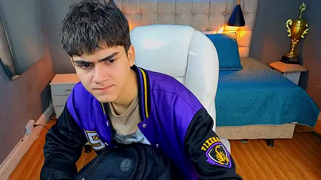 Snapshot of Tommy18__ chatting on March 18, 4:29 am Tommy18 online show from March 18, 4:29 am