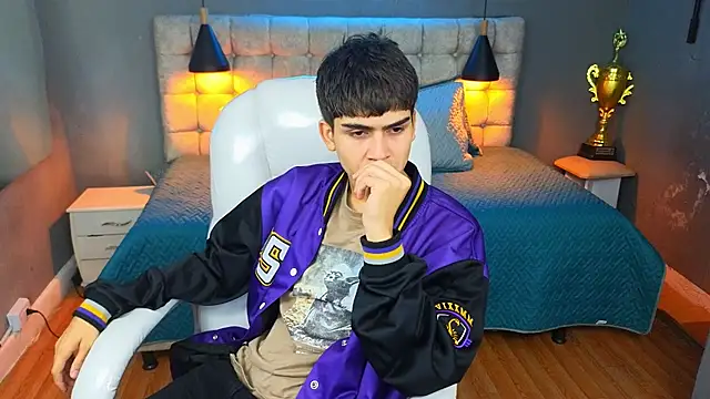 Snapshot of Tommy18__ chatting on March 16, 6:42 am Tommy18 online show from March 16, 6:42 am