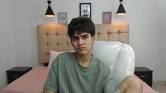 Snapshot of Tommy18__ chatting on January 29, 4:58 am Tommy18 online show from January 29, 4:58 am