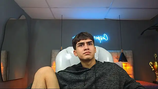 Snapshot of Tommy18__ chatting on March 5, 5:18 am Tommy18 online show from March 5, 5:18 am