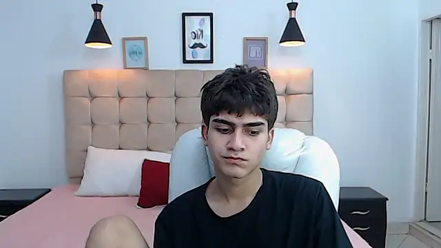 Snapshot of Tommy18__ chatting on January 16, 6:03 am Tommy18 online show from January 16, 6:03 am