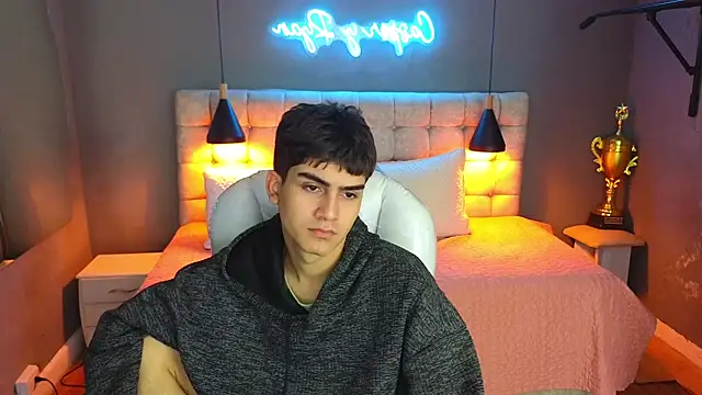Snapshot of Tommy18__ chatting on March 7, 5:51 am Tommy18 online show from March 7, 5:51 am