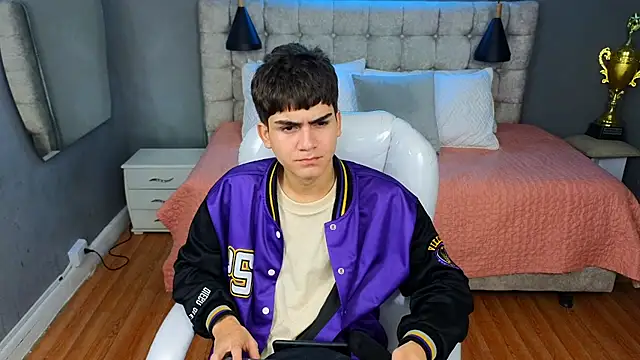 Snapshot of Tommy18__ chatting on March 11, 7:15 am Tommy18 online show from March 11, 7:15 am