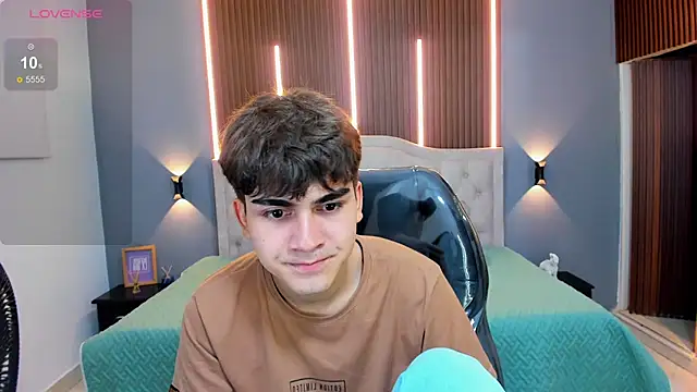 Snapshot of Tommy18__ chatting on September 12, 4:01 am Tommy18 online show from September 12, 4:01 am