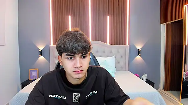 Tommy18   online show from October 23, 3:43 am