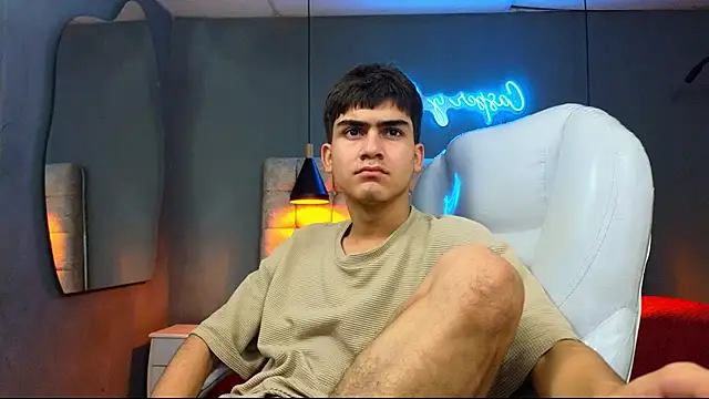 Snapshot of Tommy18__ chatting on February 26, 6:58 am Tommy18 online show from February 26, 6:58 am