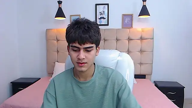 Snapshot of Tommy18__ chatting on January 18, 6:20 am Tommy18 online show from January 18, 6:20 am