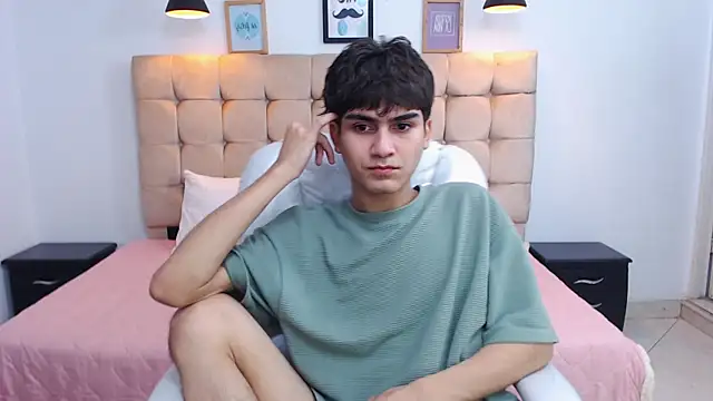 Snapshot of Tommy18__ chatting on January 31, 5:51 am Tommy18 online show from January 31, 5:51 am