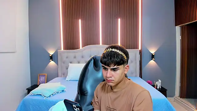 Tommy18   online show from October 28, 3:31 am