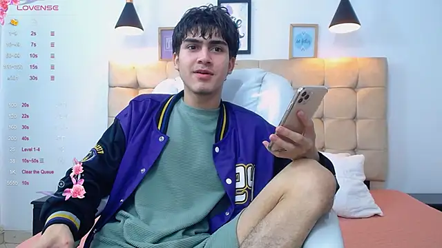 Snapshot of Tommy18__ chatting on February 9, 6:54 am Tommy18 online show from February 9, 6:54 am