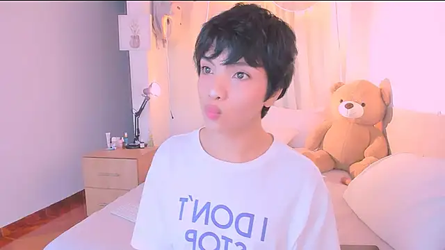 AllanYong18 online show from October 19, 8:39 am