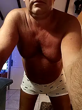 Snapshot of MountJohnXL chatting on March 6, 12:54 am MountJohnXL online show from March 6, 12:54 am