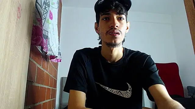 Snapshot of Alejandro_bigdick_x chatting on January 28, 7:00 am Alejandro bigdick x online show from January 28, 7:00 am