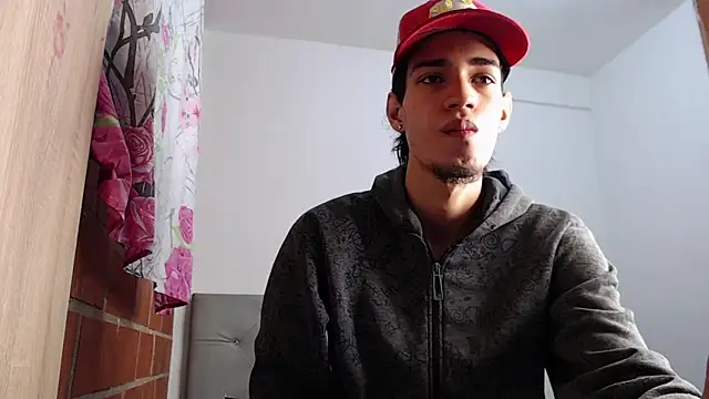 Snapshot of Alejandro_bigdick_x chatting on February 2, 7:20 am Alejandro bigdick x online show from February 2, 7:20 am