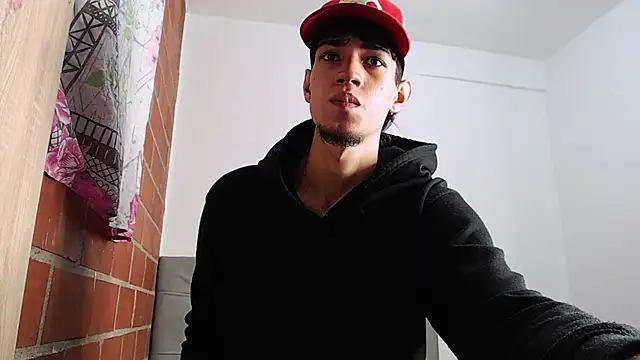 Snapshot of Alejandro_bigdick_x chatting on February 1, 6:00 am Alejandro bigdick x online show from February 1, 6:00 am