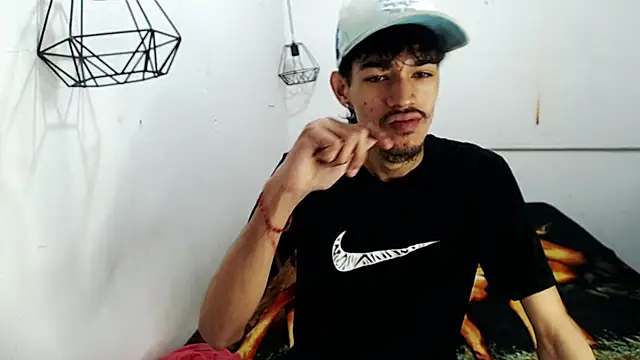 Snapshot of Alejandro_bigdick_x chatting on January 16, 7:28 am Alejandro bigdick x online show from January 16, 7:28 am